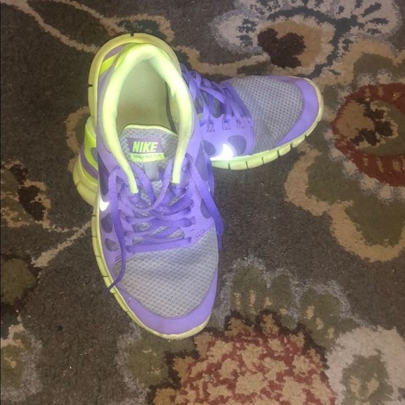 •NIKE• NIKE free 5.0 size 6Y. - Picture 2 of 7